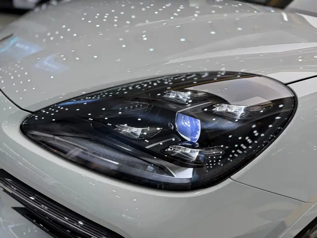 Porsche Cayenne — миниатюра 25