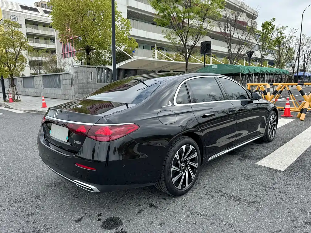 Mercedes-Benz E-Class — миниатюра 4