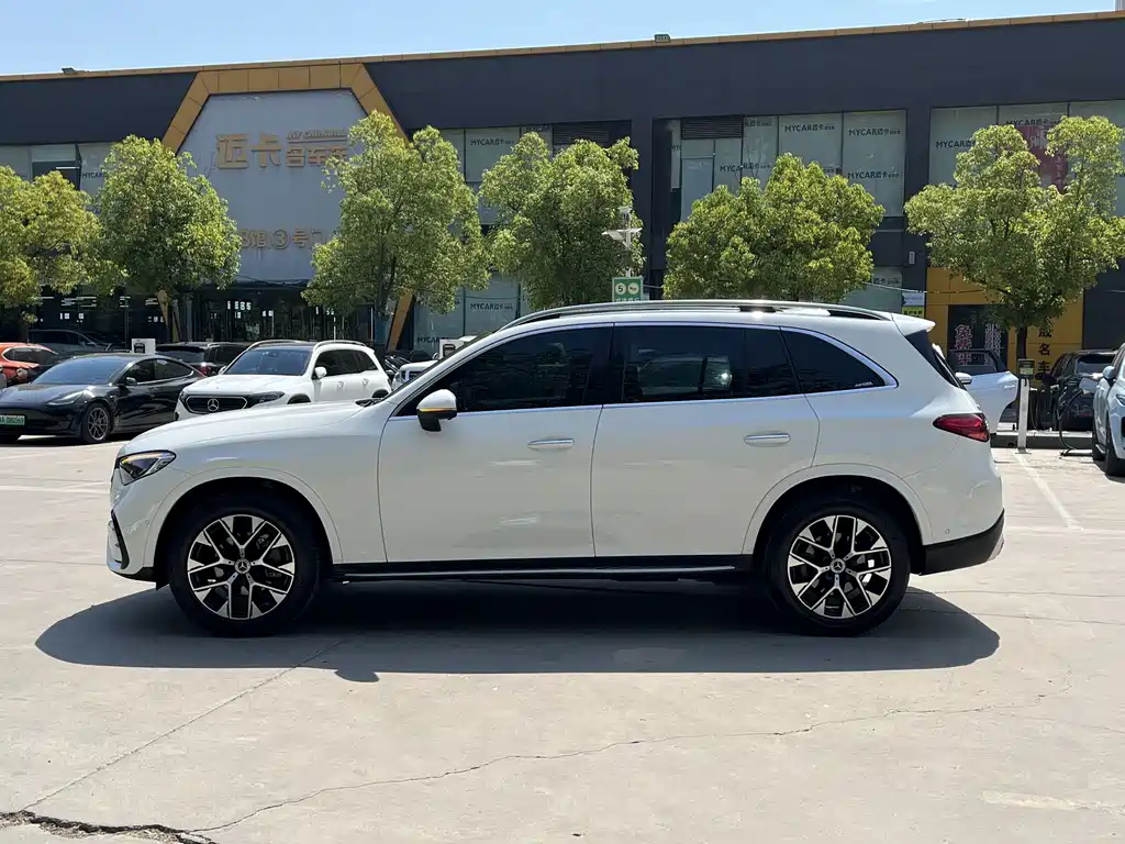 Mercedes-Benz GLC 2023 GLC 260 L 4MATIC Luxury 5 мест