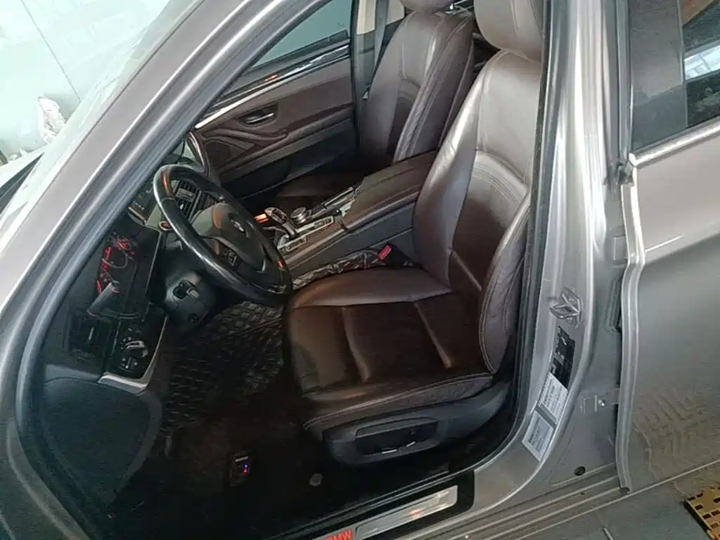 BMW 5 Series — миниатюра 15