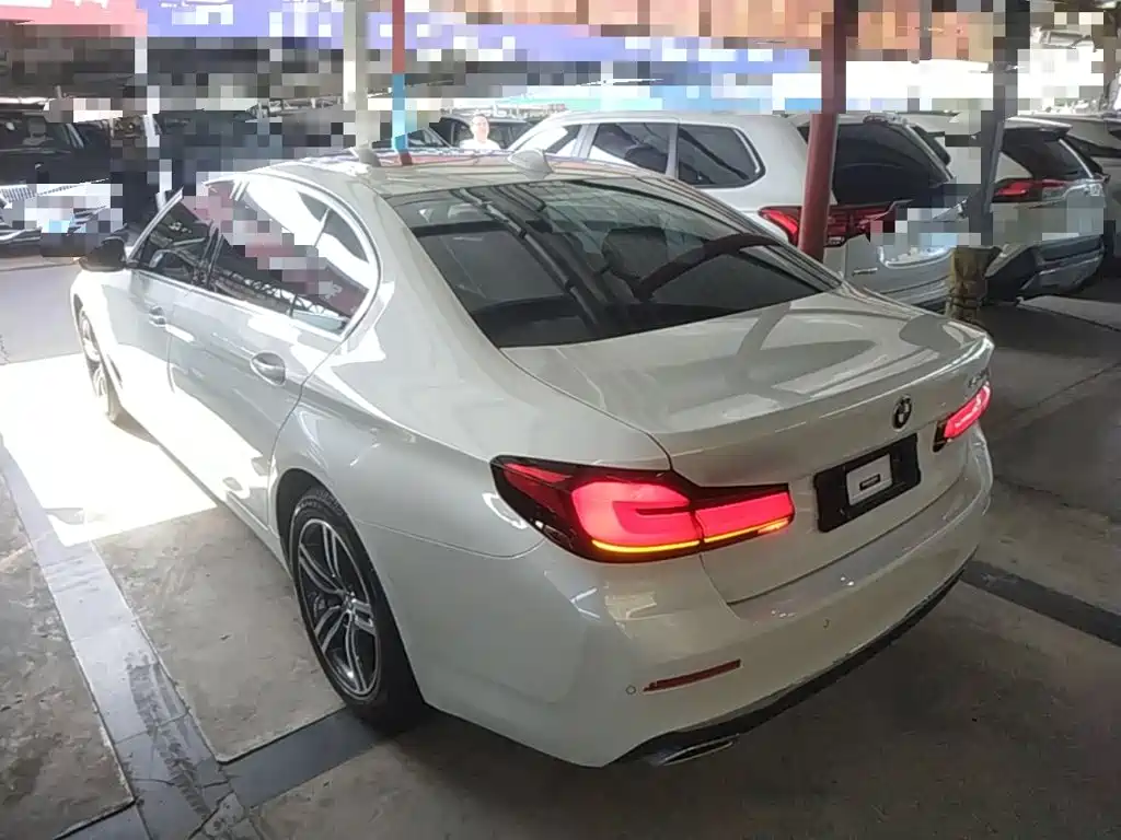 BMW 5 Series — миниатюра 5