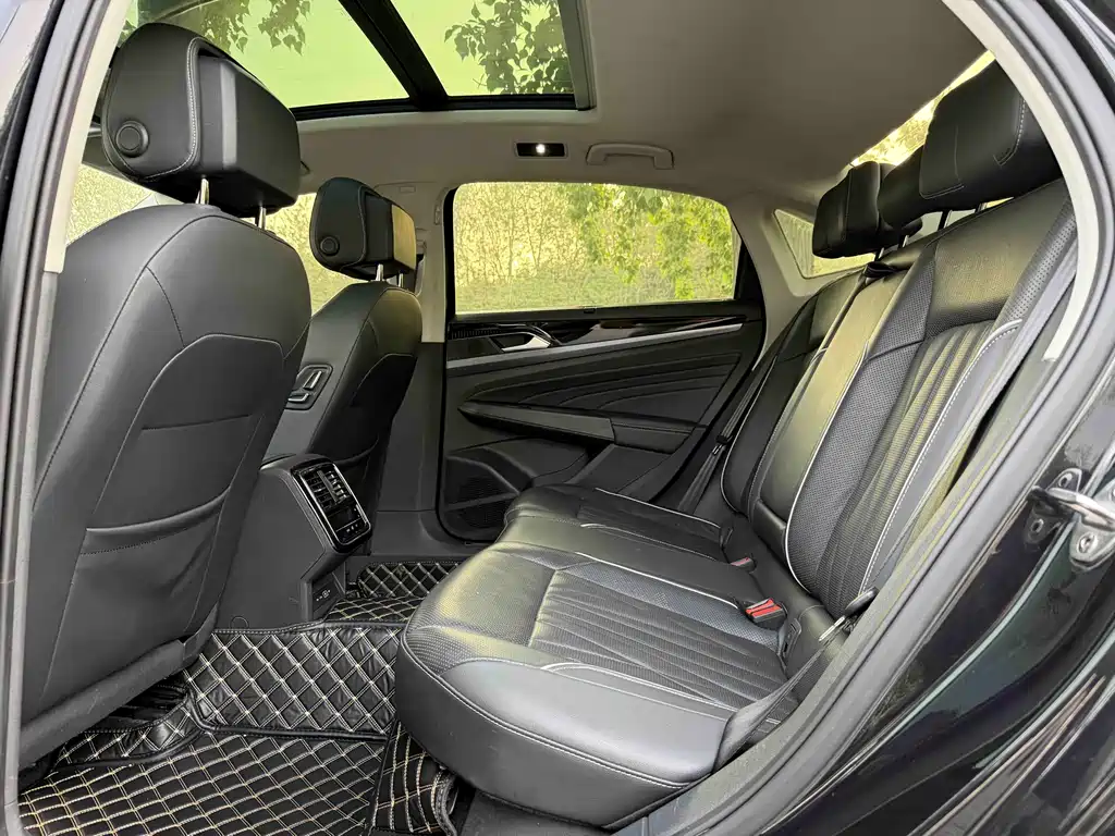 Volkswagen Passat 2021 330TSI Luxury