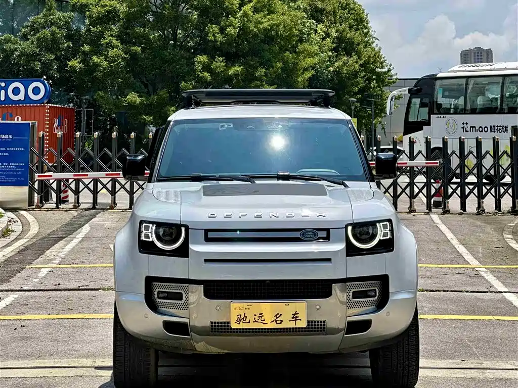 LAND ROVER DEFENDER