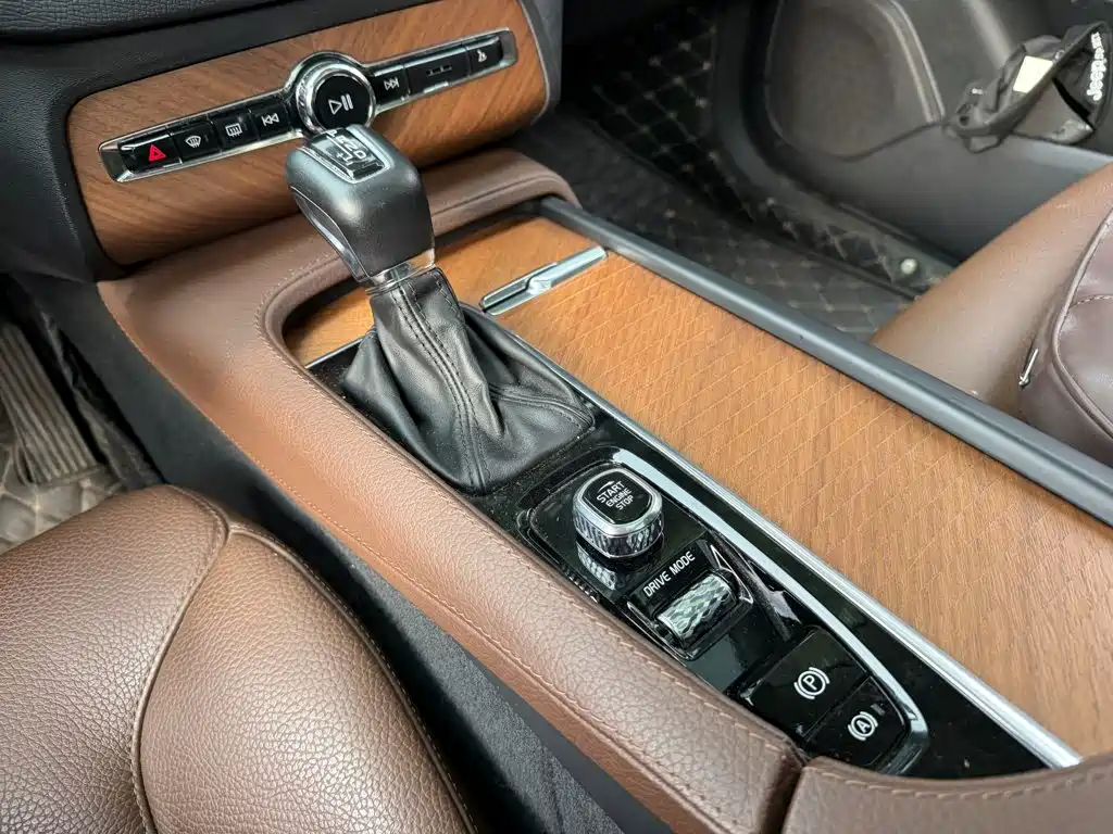 Volvo XC90 — миниатюра 9