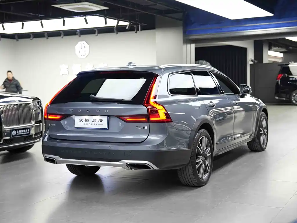 VOLVO V90