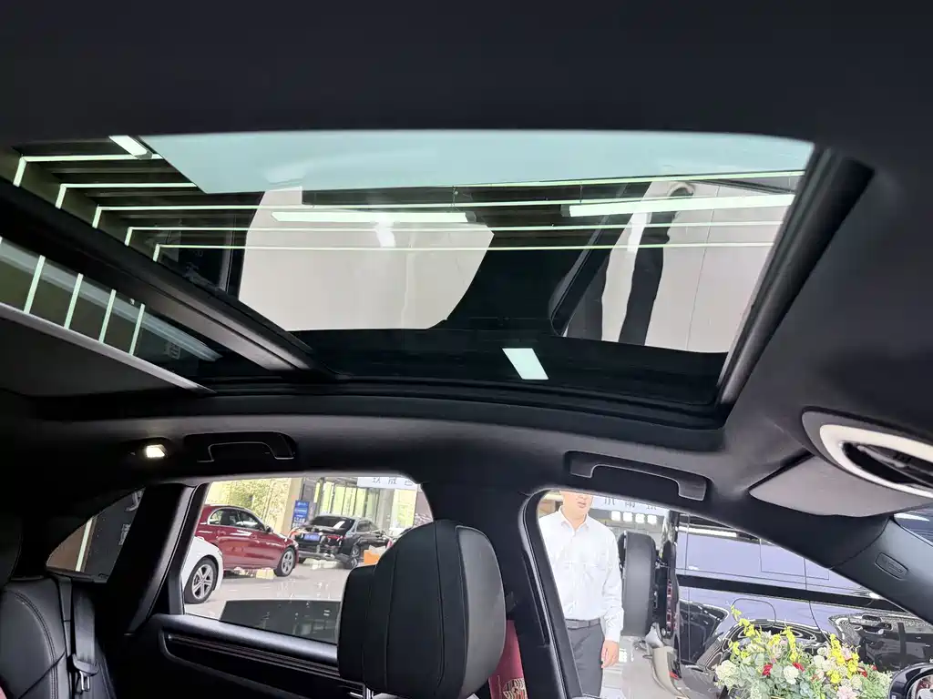 Porsche Macan — миниатюра 4
