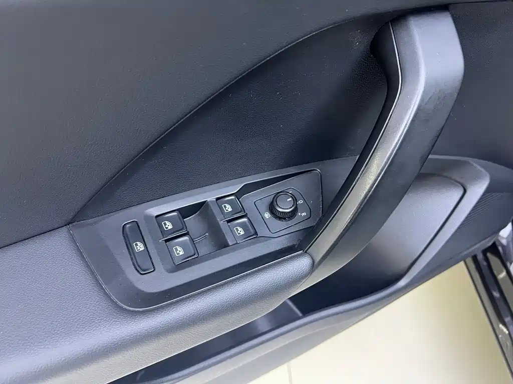 Volkswagen Tharu — миниатюра 8