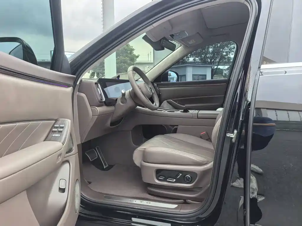 Aito M8 2025 Max+ 53.4kWh 5 мест (192 ）