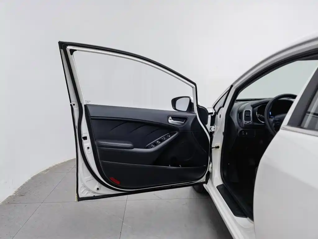 Kia K3 — миниатюра 8