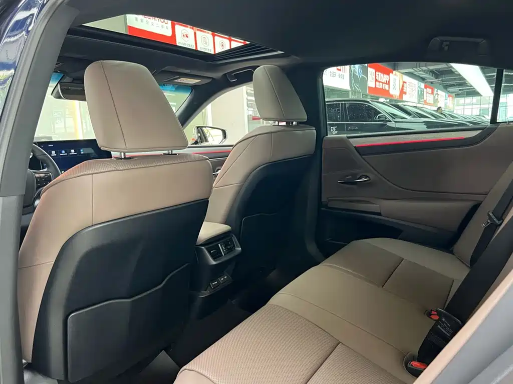 Lexus ES — миниатюра 11