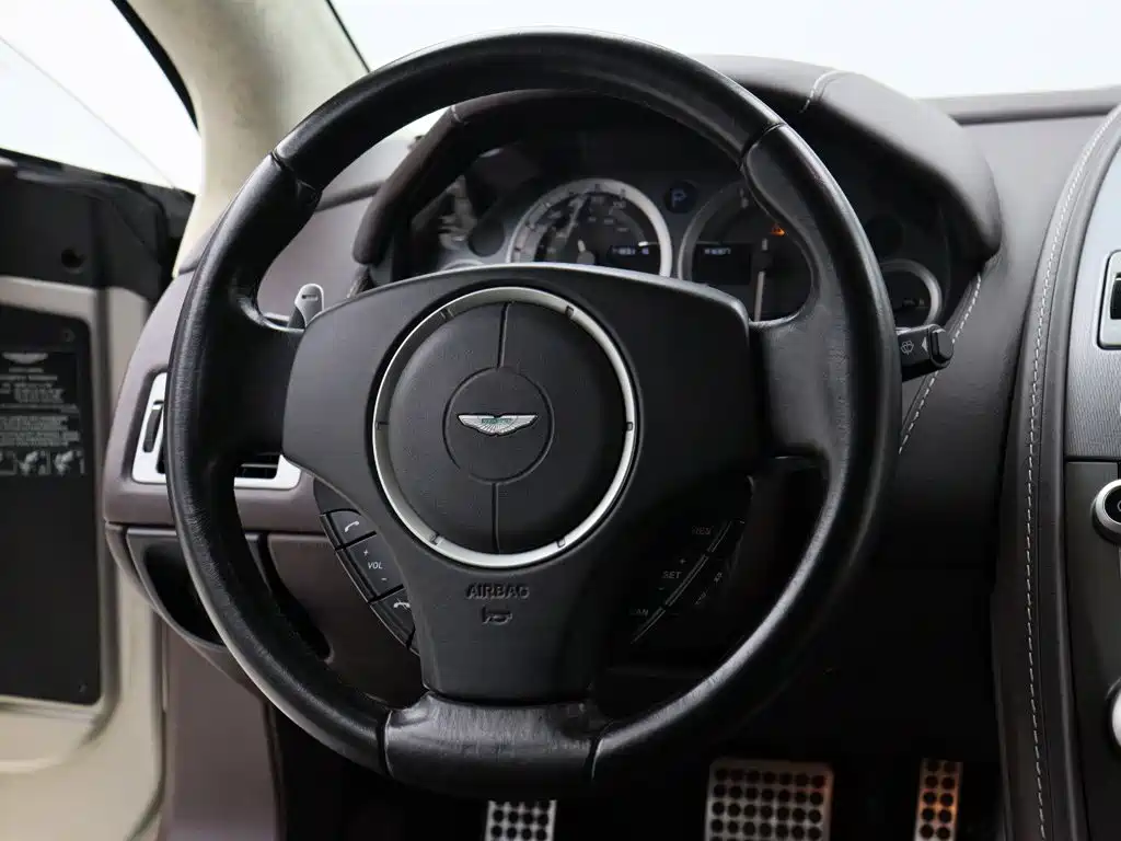 Aston Martin Rapide — миниатюра 12