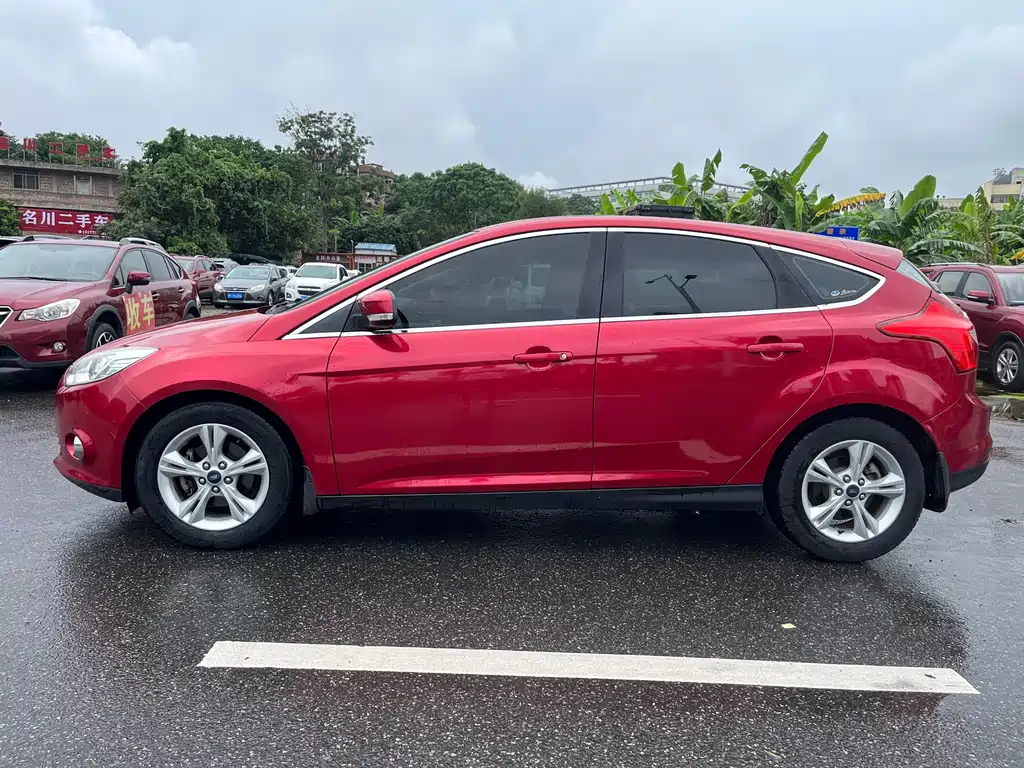Ford Focus 2012 1.6L AT
