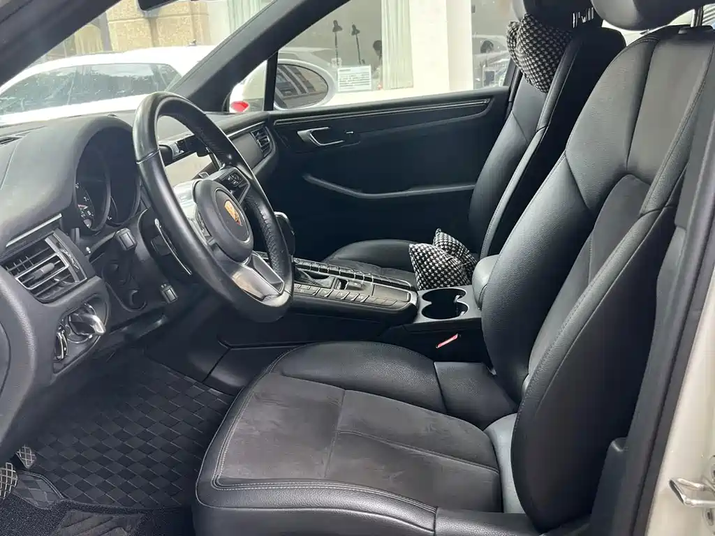 Porsche Macan — миниатюра 10