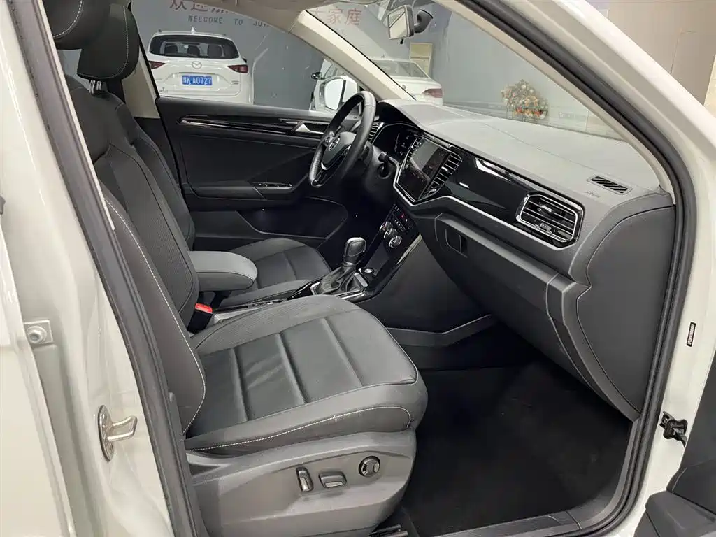 VOLKSWAGEN T ROC EXPLORING SONGS