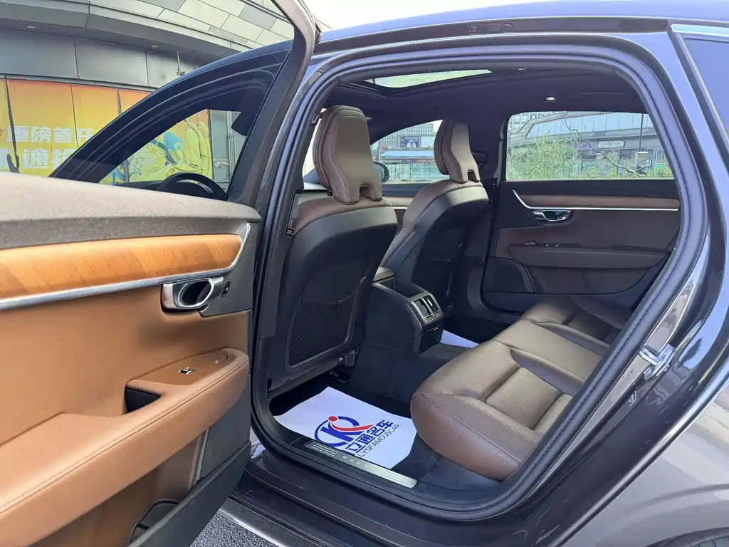 Volvo S90 2022 B5 Luxury