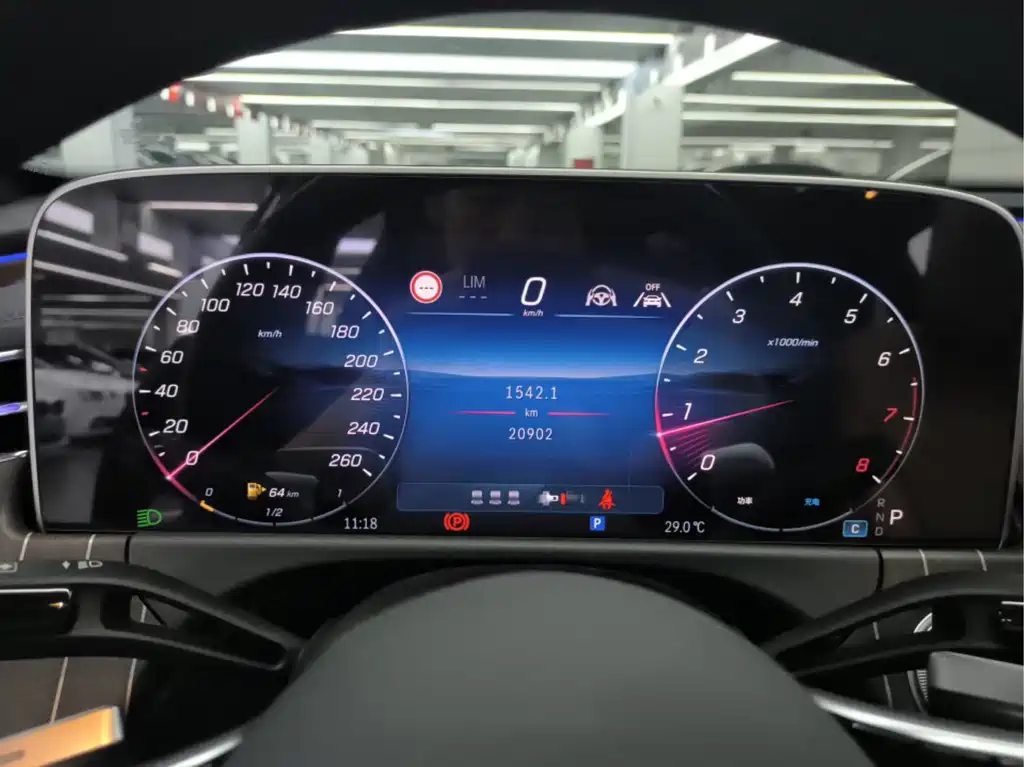 Mercedes-Benz E-Class — миниатюра 7