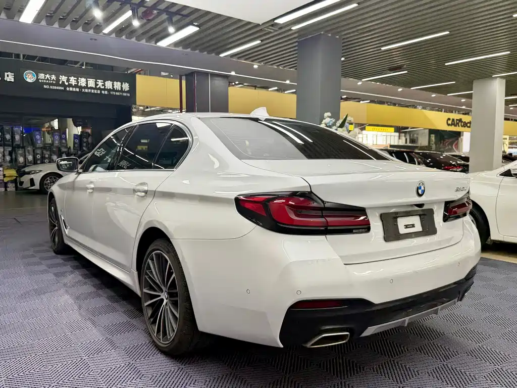 BMW 5 Series — миниатюра 12
