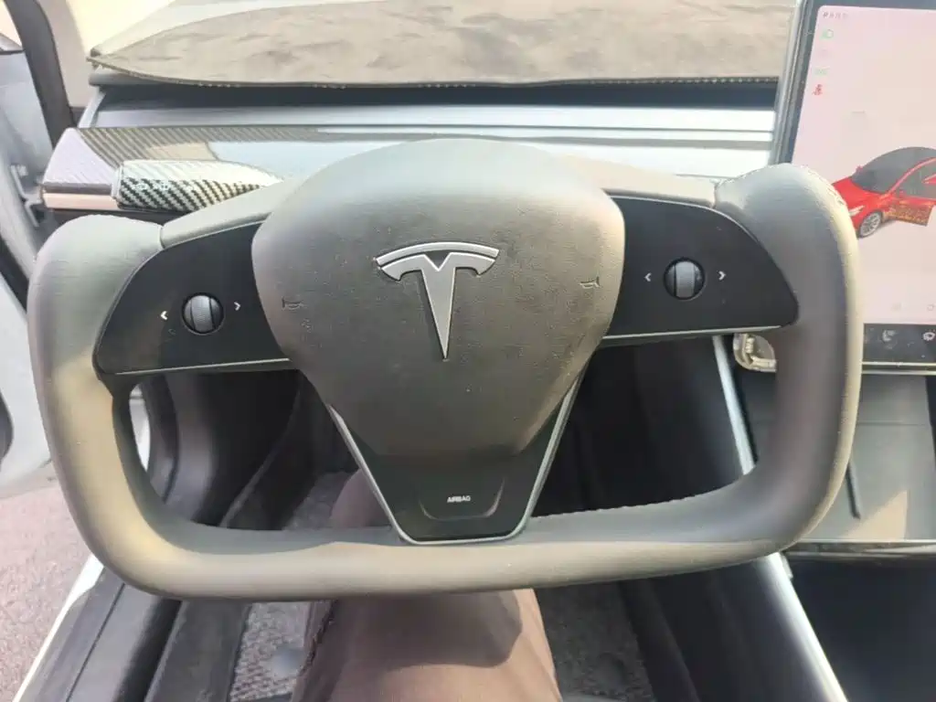 Tesla Model 3 — миниатюра 11
