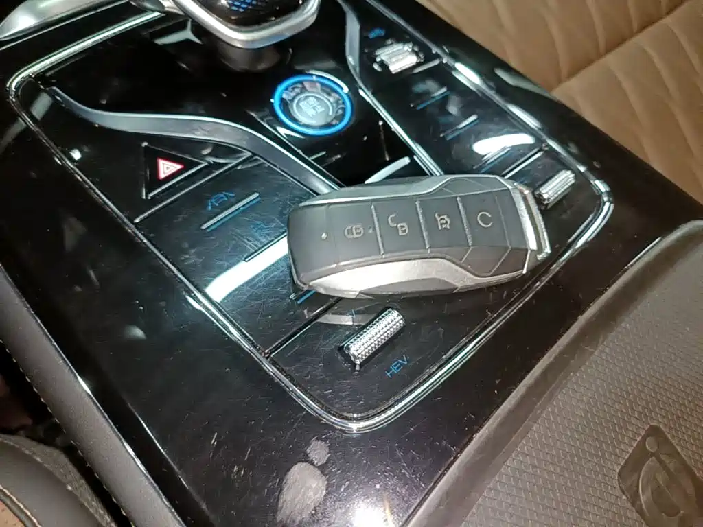 BYD Tang New Energy — миниатюра 9