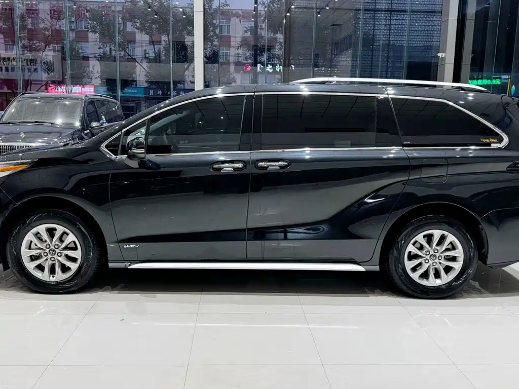 Toyota Granvia — миниатюра 7