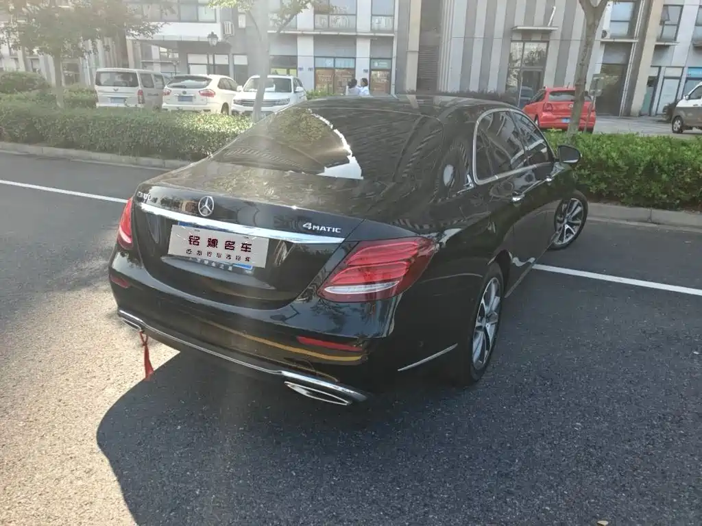 Mercedes-Benz E-Class — миниатюра 9
