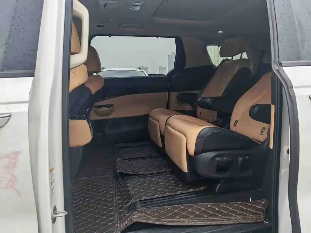 Kia Carnival — миниатюра 9