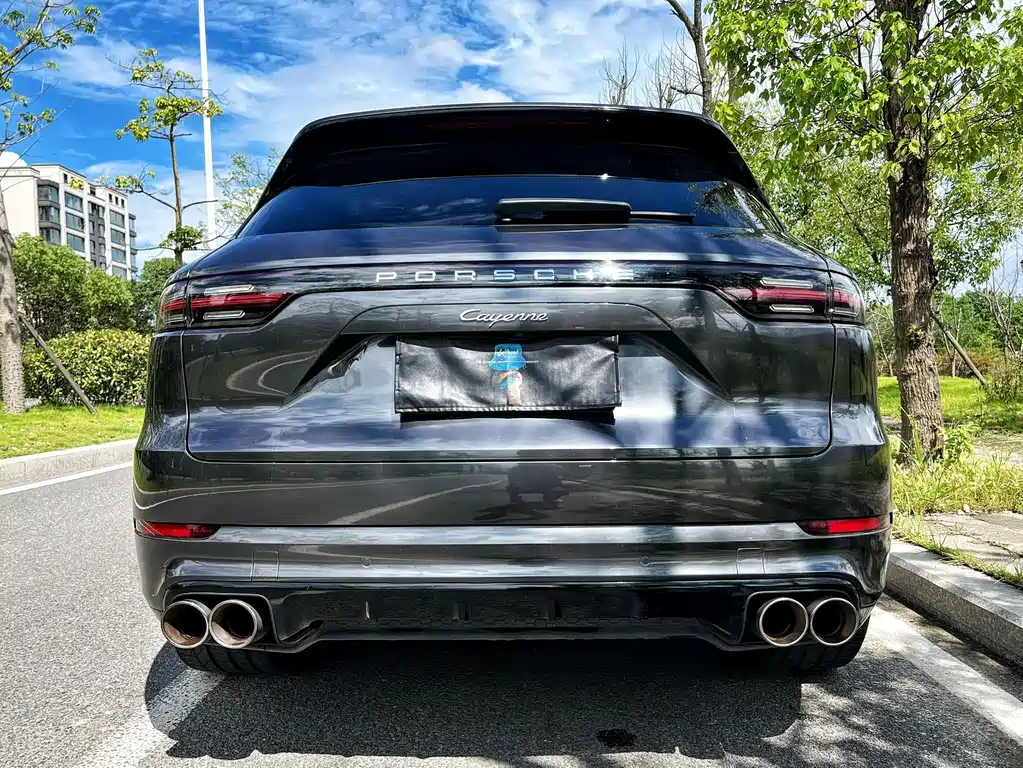 Porsche Cayenne — миниатюра 3