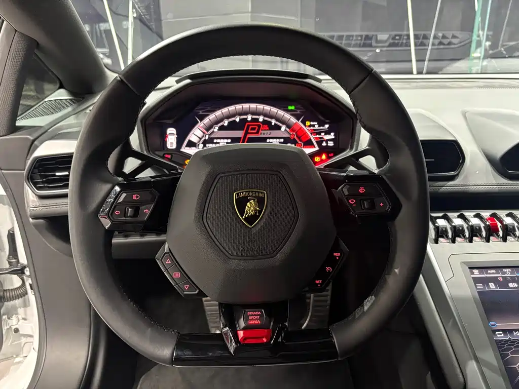 LAMBORGHINI HURACÁN