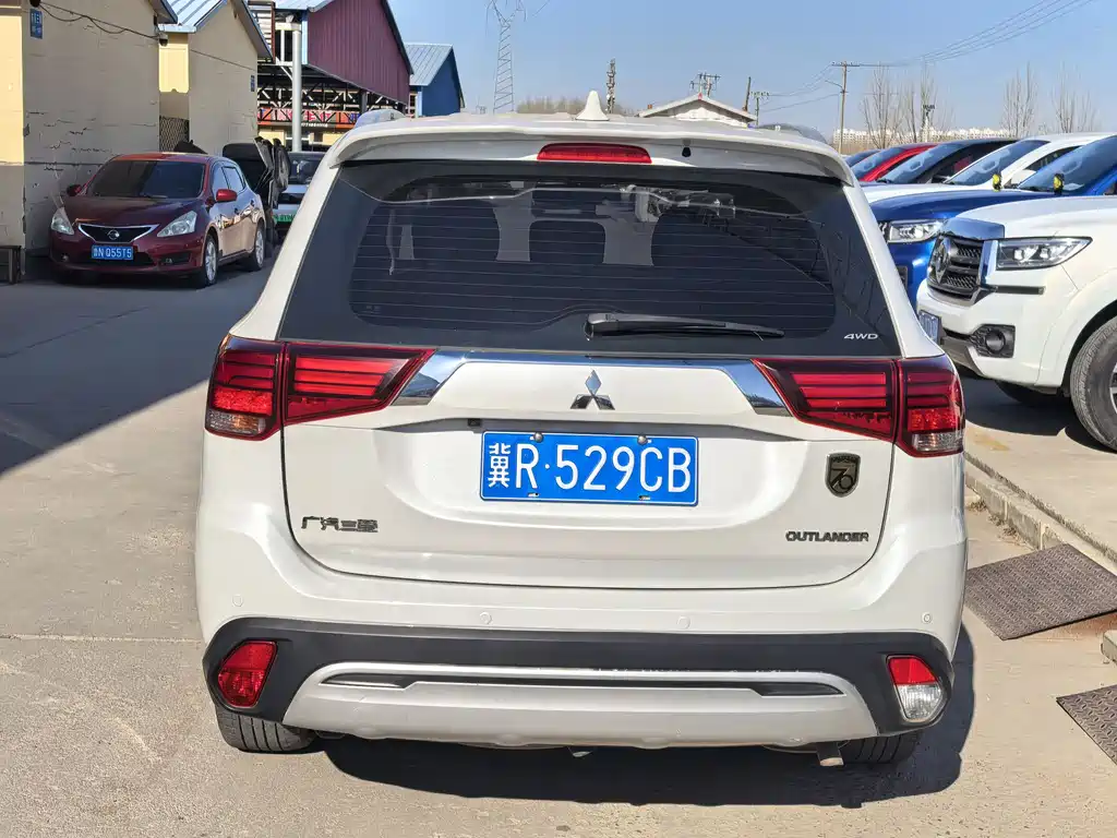 MITSUBISHI OUTLANDER