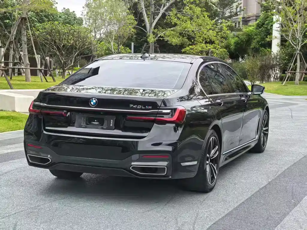 BMW 7 Series — миниатюра 8