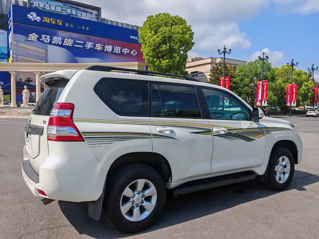 Toyota Land Cruiser Prado 2015 2.7L AT Luxury