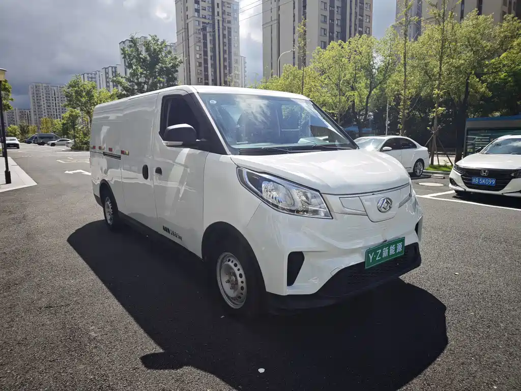 MAXUS EV30 — миниатюра 3