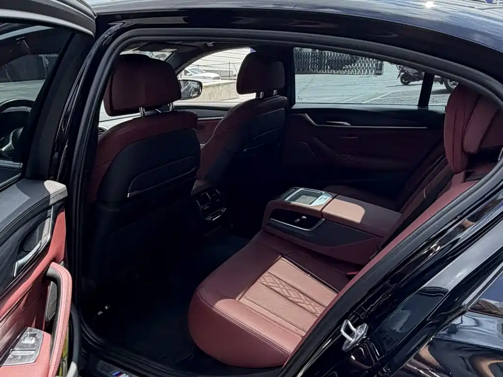 BMW 5 Series — миниатюра 4