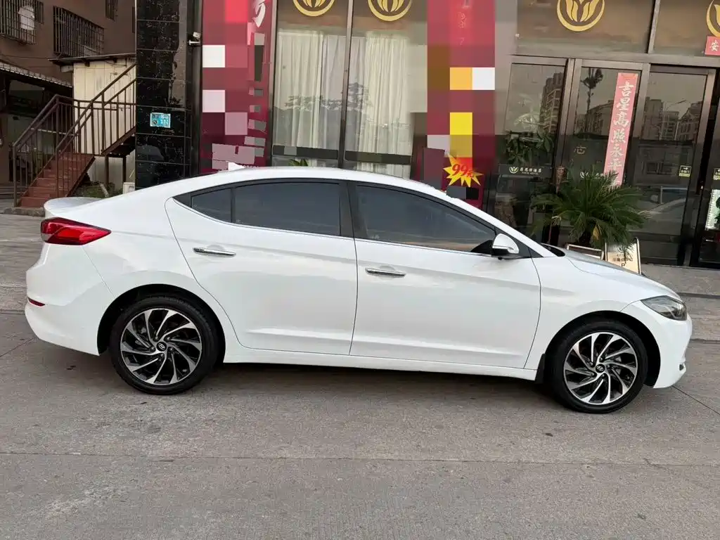 Hyundai Elantra — миниатюра 3