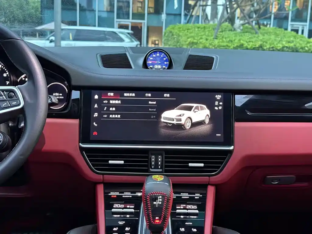Porsche Cayenne — миниатюра 6
