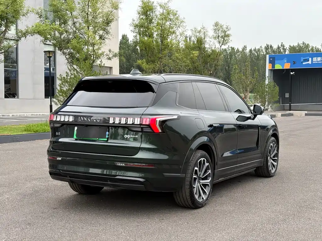 Lynk & Co 09 EM-P 2024 2.0TD EM-P HALO мест