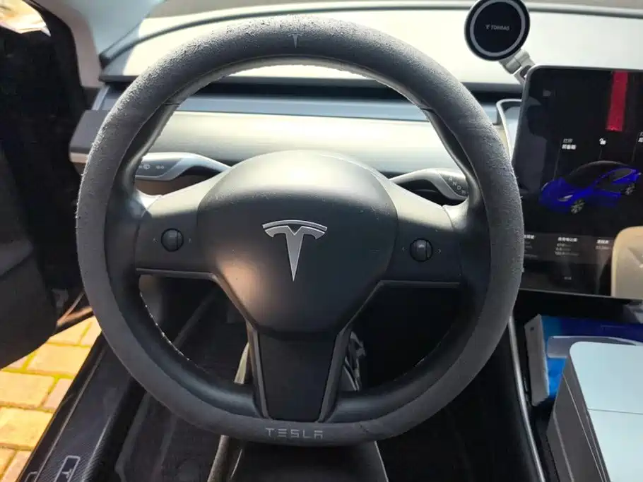 Tesla Model 3 — миниатюра 15