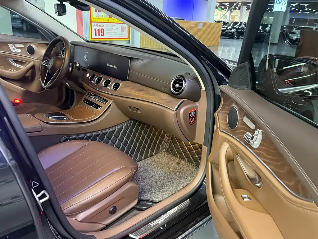 Mercedes-Benz E-Class — миниатюра 8