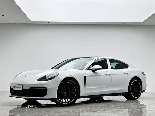PORSCHE PANAMERA 2022