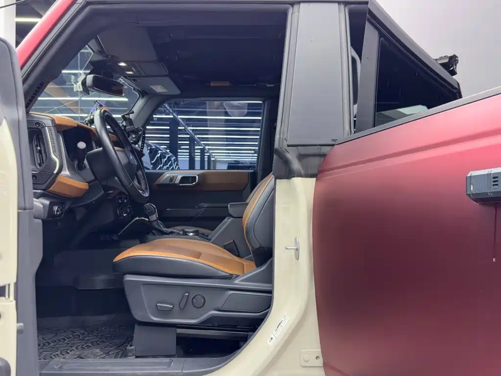 Ford Bronco — миниатюра 8