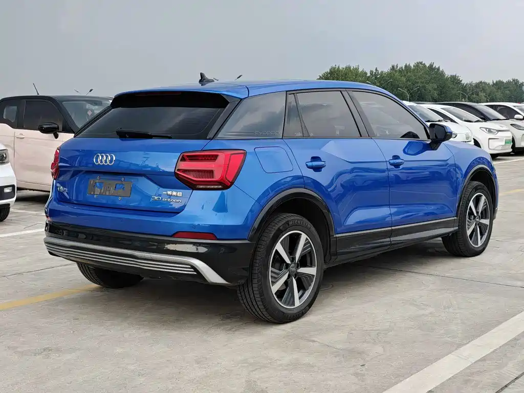 Audi Q2L e-tron — миниатюра 6