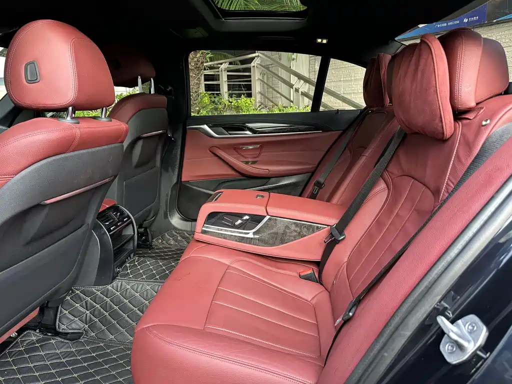 BMW 5 Series — миниатюра 7