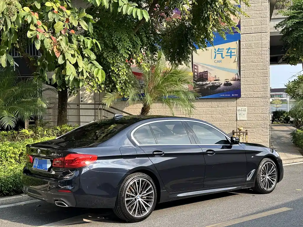 BMW 5 Series — миниатюра 4