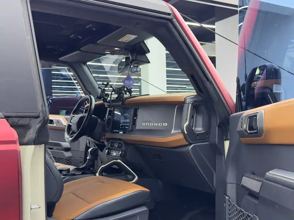 Ford Bronco — миниатюра 10