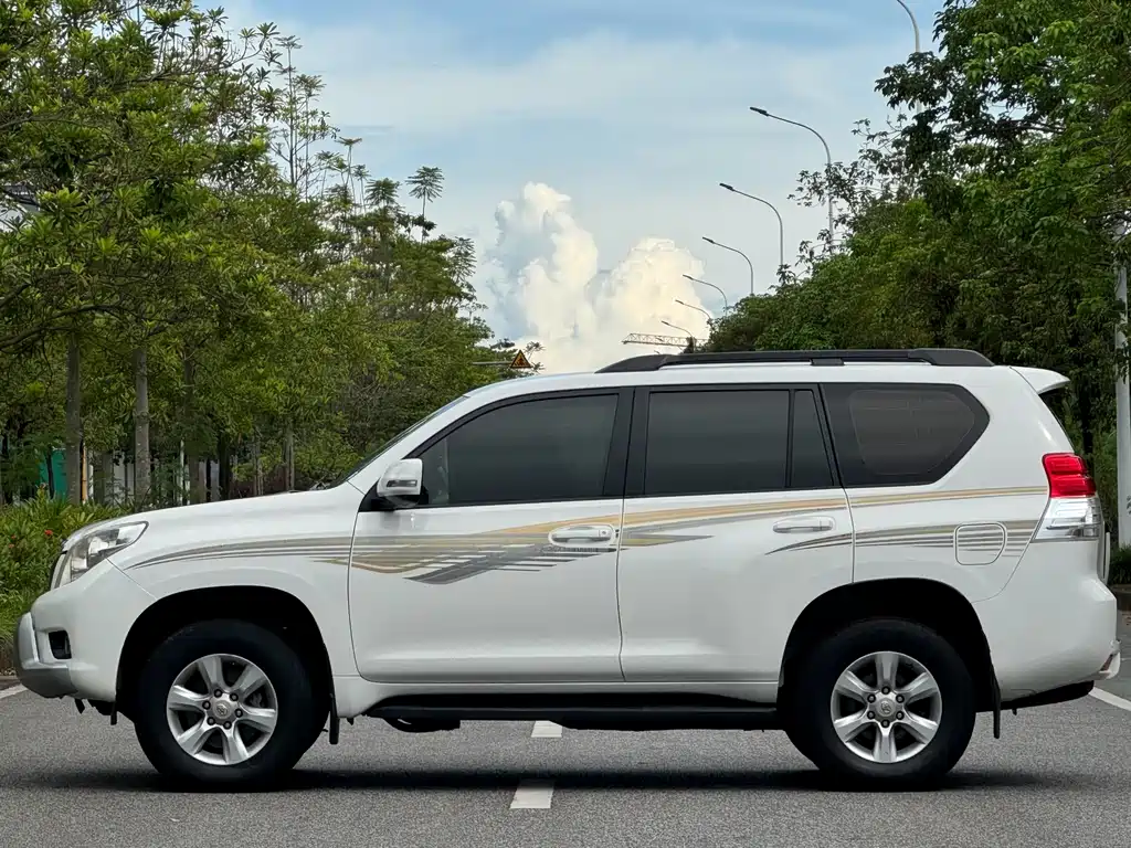 Toyota Land Cruiser Prado 2010 2.7L AT