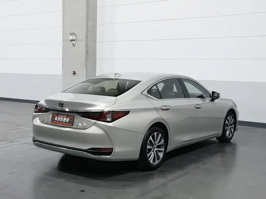 Lexus ES — миниатюра 2