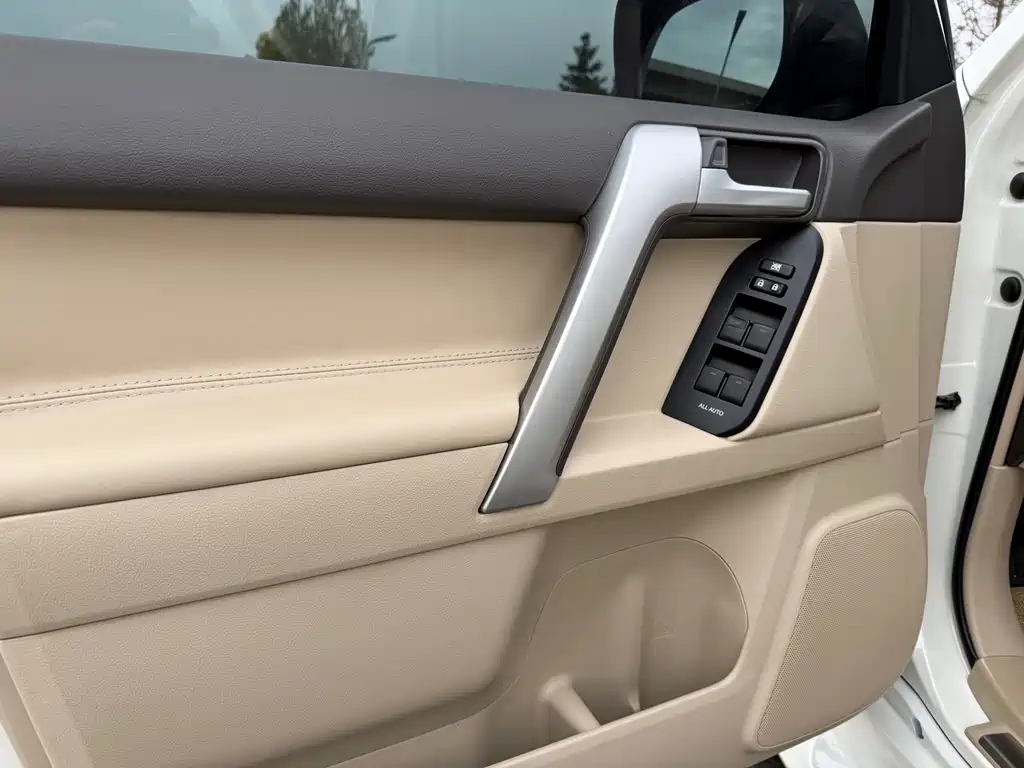 Toyota Prado (Import) — миниатюра 10
