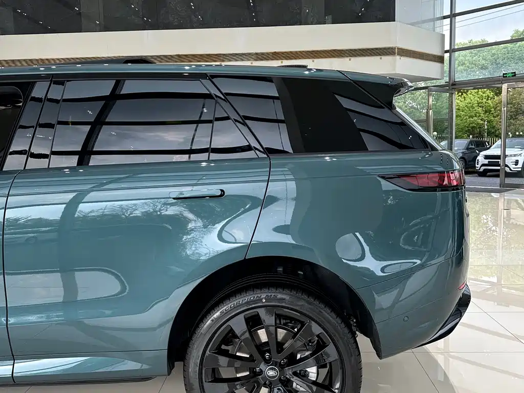Land Rover Range Rover Sport 2026 400PS Dynamic SE