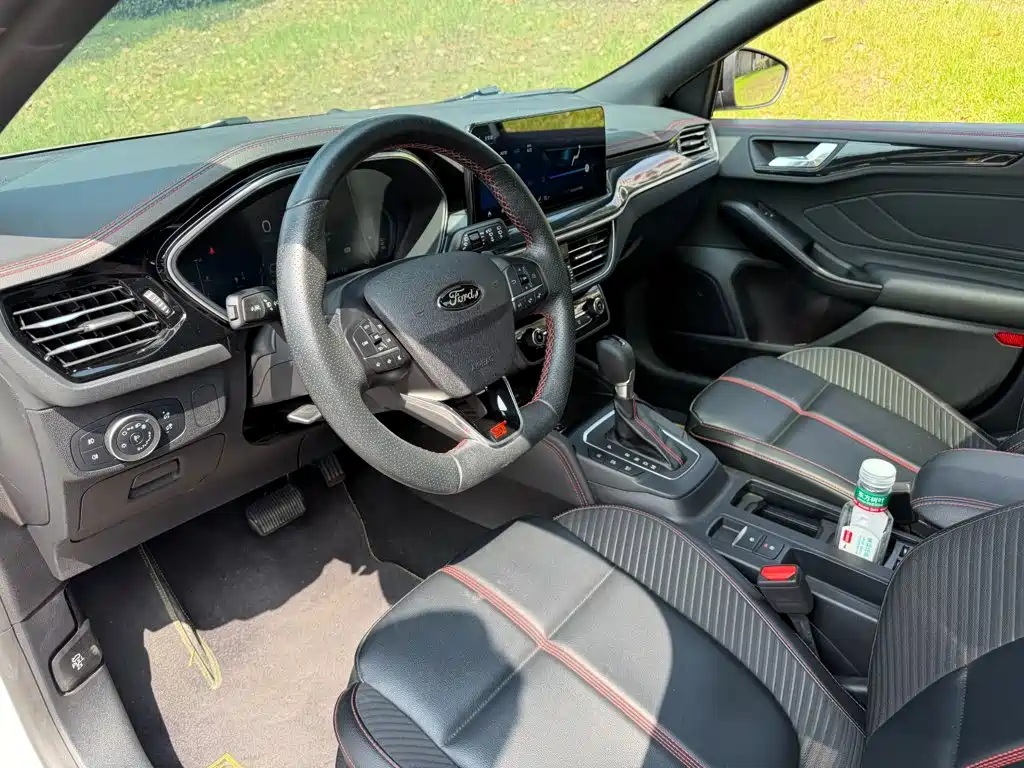 Ford Focus 2022 EcoBoost 180 AT ST Line