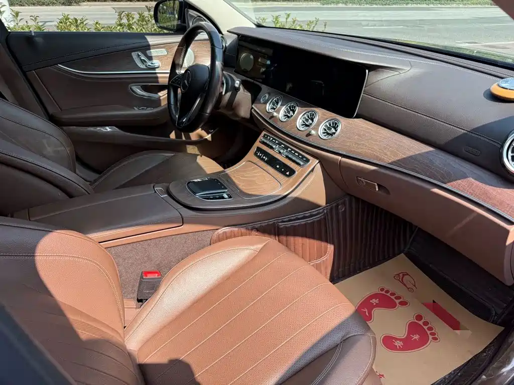 Mercedes-Benz E-Class — миниатюра 8